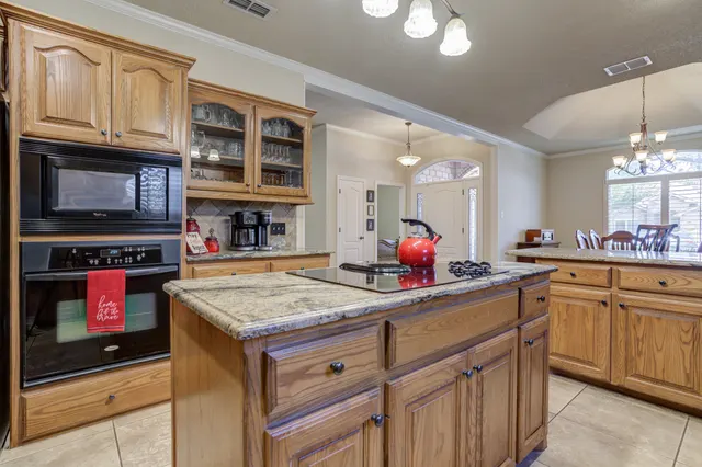 Photo 8 — 6105 76th Street, Lubbock, TX 79424