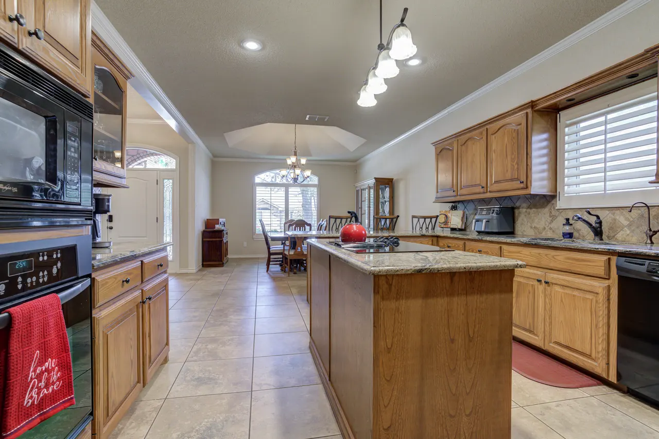 Photo 9 — 6105 76th Street, Lubbock, TX 79424