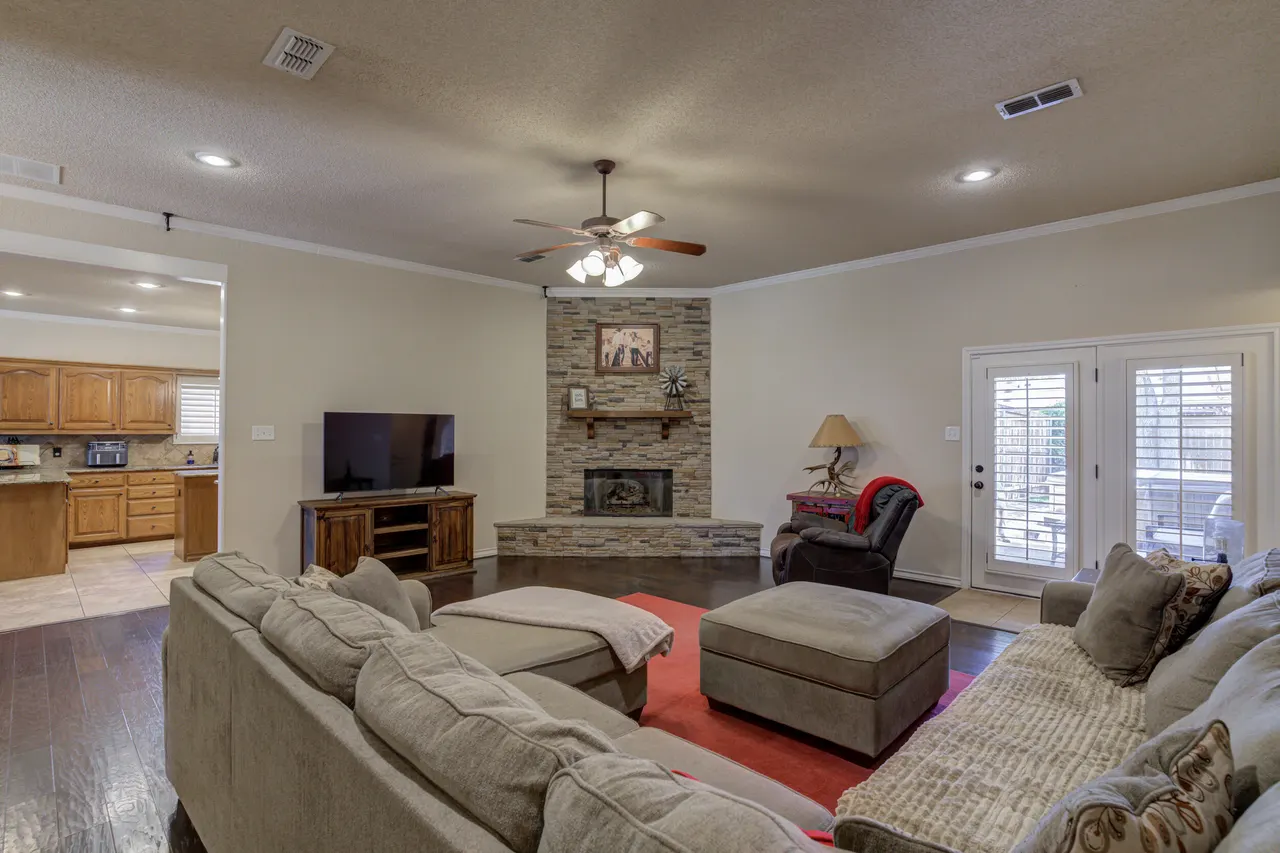 Photo 11 — 6105 76th Street, Lubbock, TX 79424