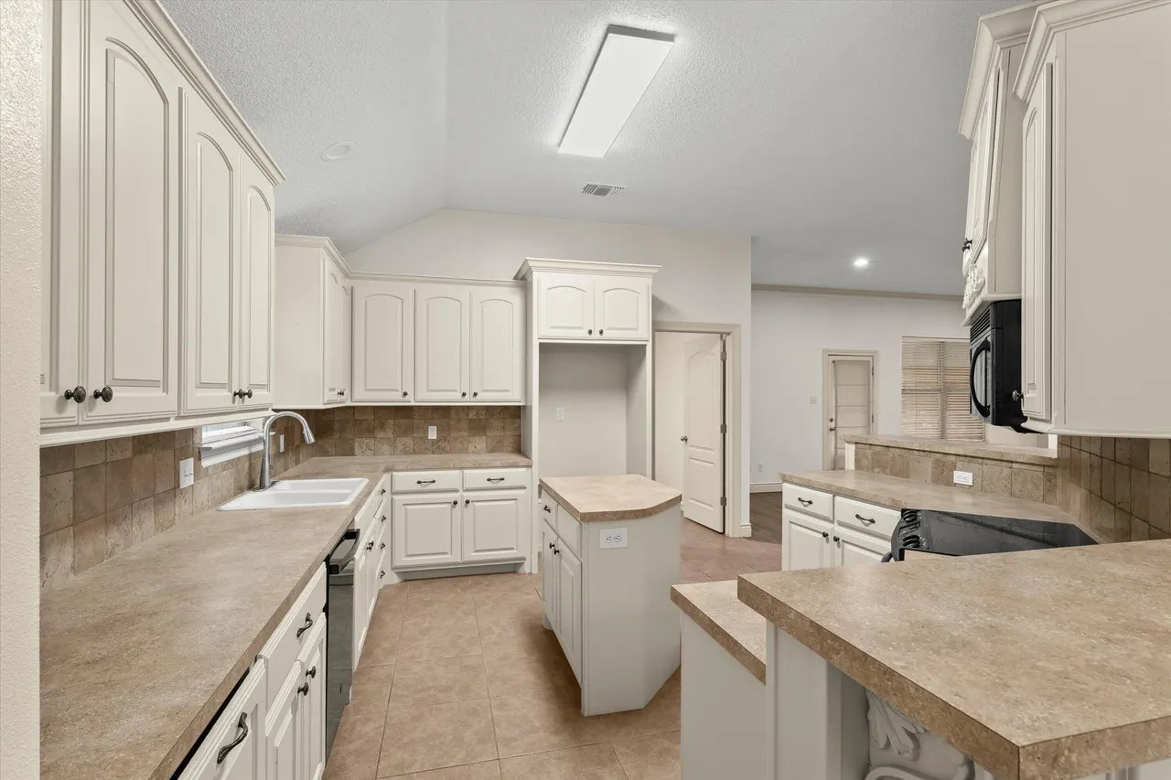 Photo 9 — 3015 109th Street, Lubbock, TX 79423