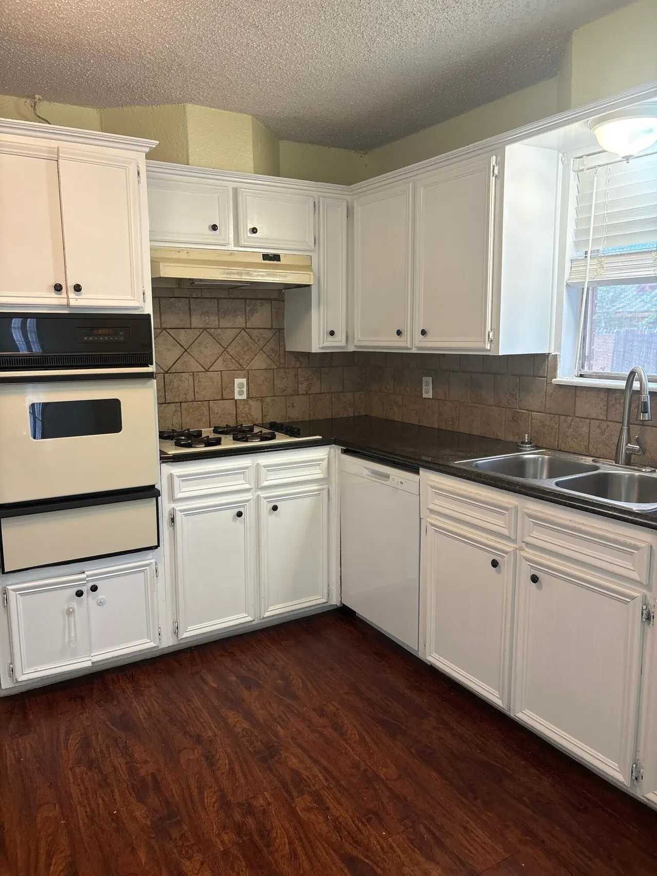 Photo 3 — 5518 16th Place, Lubbock, TX 79416
