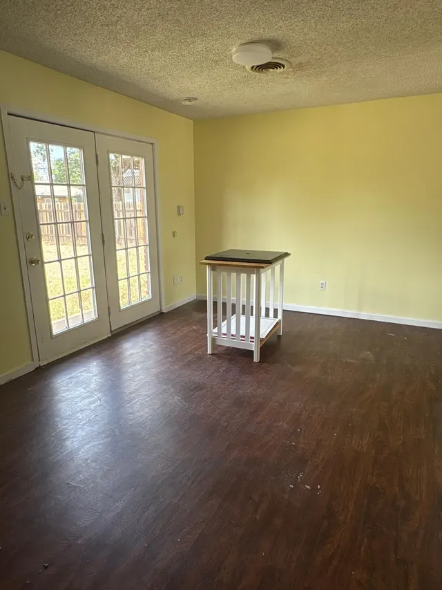 Photo 5 — 5518 16th Place, Lubbock, TX 79416