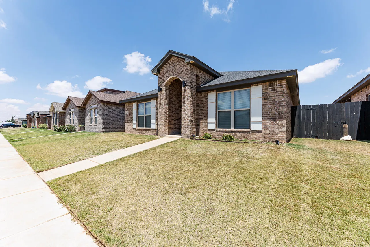 Photo 3 — 204 Cowboy Lane, Wolfforth, TX 79382