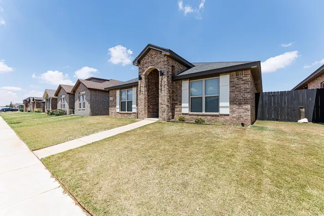 Photo 3 — 204 Cowboy Lane, Wolfforth, TX 79382