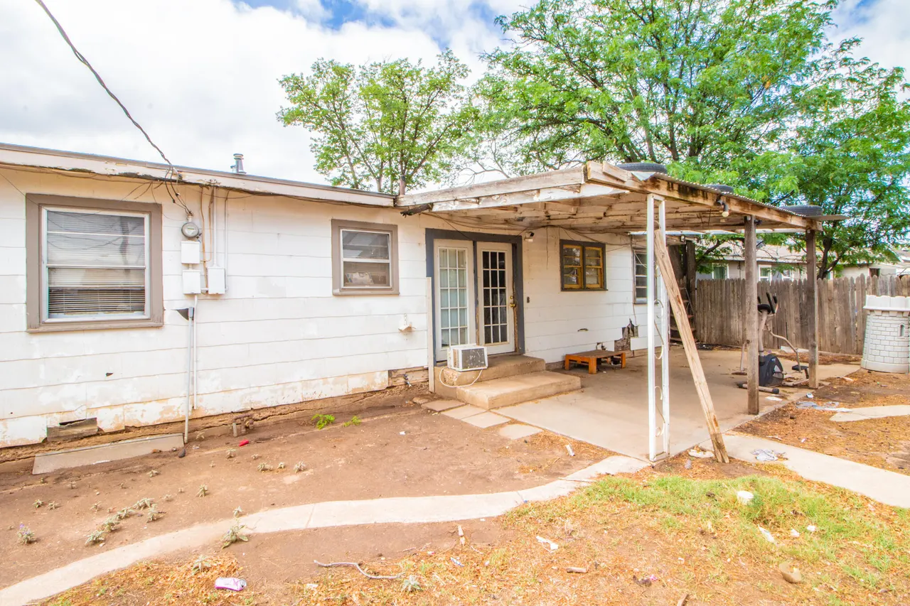 Photo 11 — 1606 60th Street, Lubbock, TX 79412