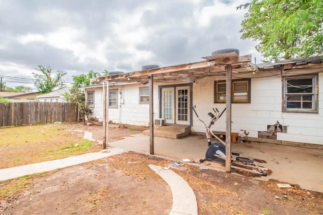 Photo 12 — 1606 60th Street, Lubbock, TX 79412