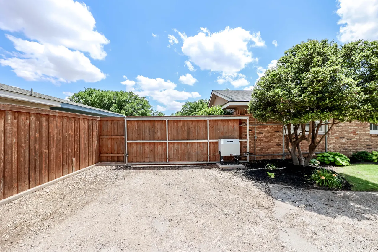 Photo 16 — 3828 53rd Street, Lubbock, TX 79413
