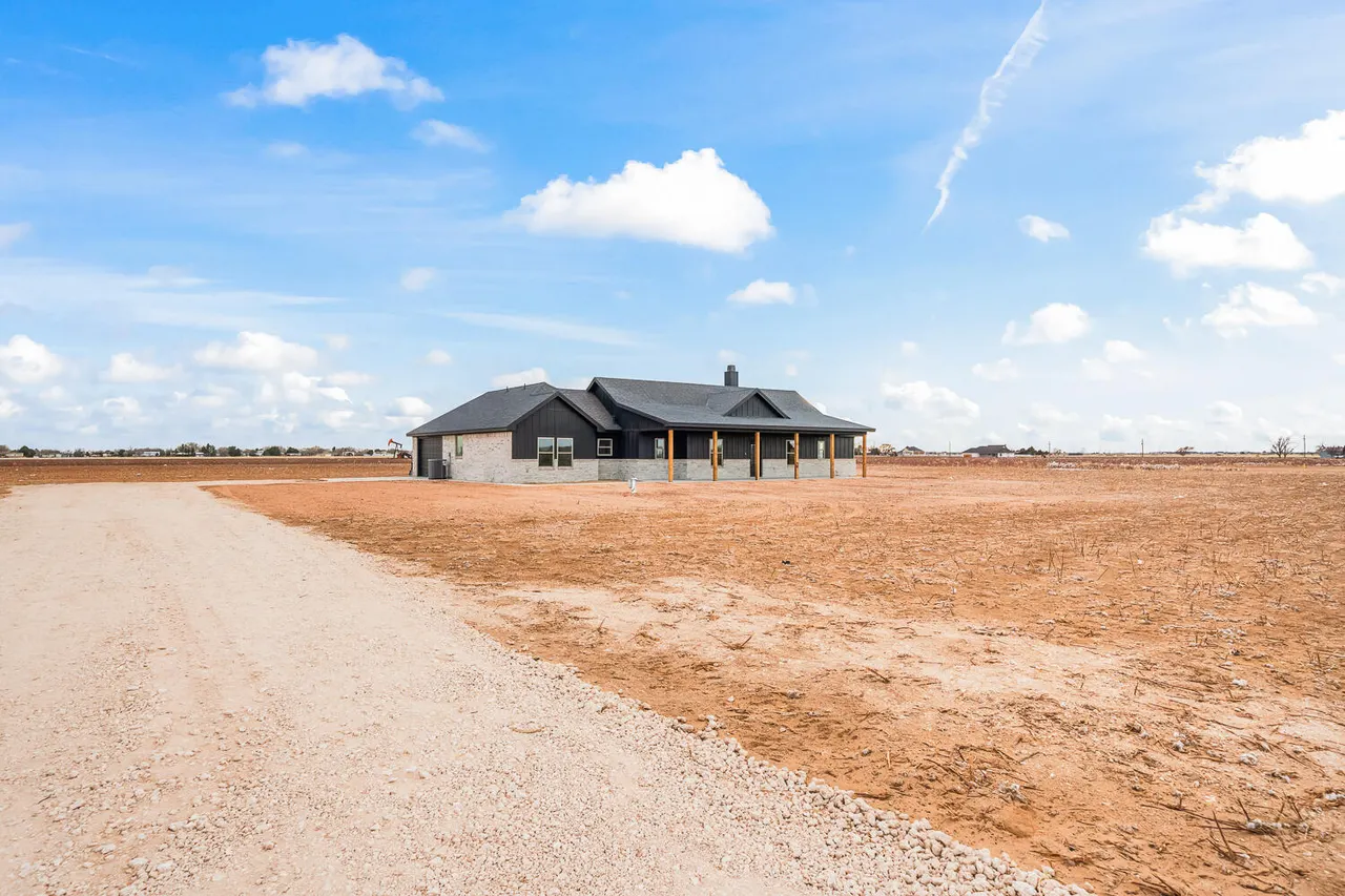 Photo 4 — 5603 County Road 6100, Lubbock, TX 79415