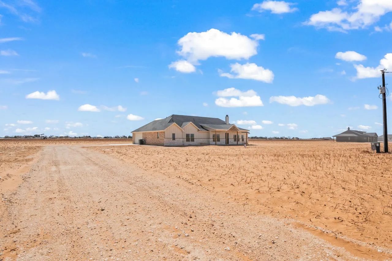 Photo 2 — 5513 County Road 6100, Lubbock, TX 79415