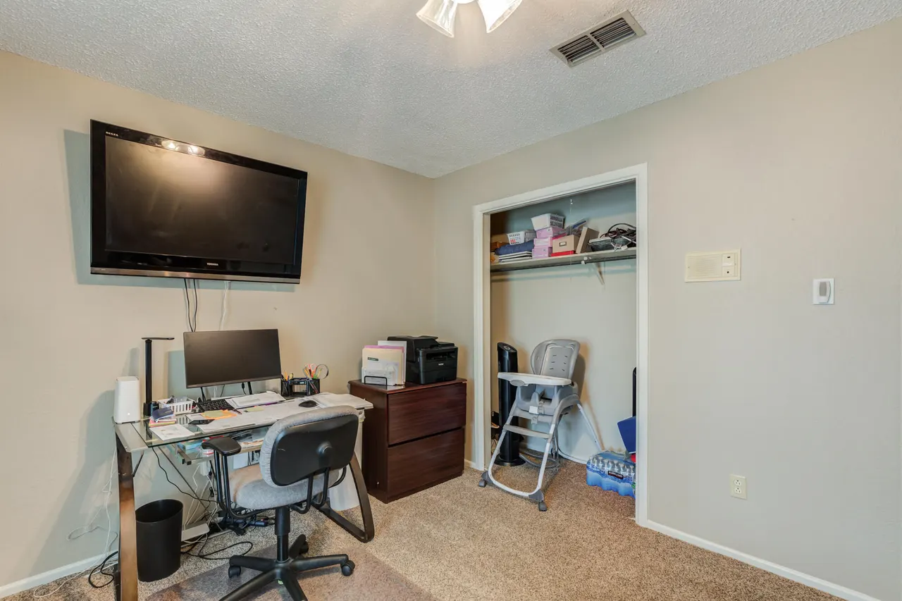 Photo 11 — 9008 Louisville Avenue, Lubbock, TX 79423