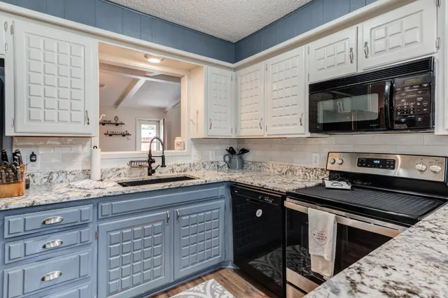 Photo 2 — 9008 Louisville Avenue, Lubbock, TX 79423