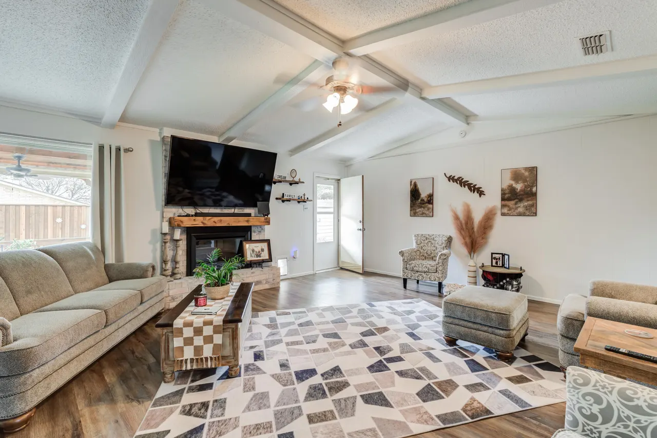 Photo 3 — 9008 Louisville Avenue, Lubbock, TX 79423