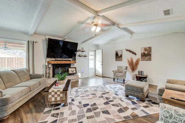 Photo 3 — 9008 Louisville Avenue, Lubbock, TX 79423