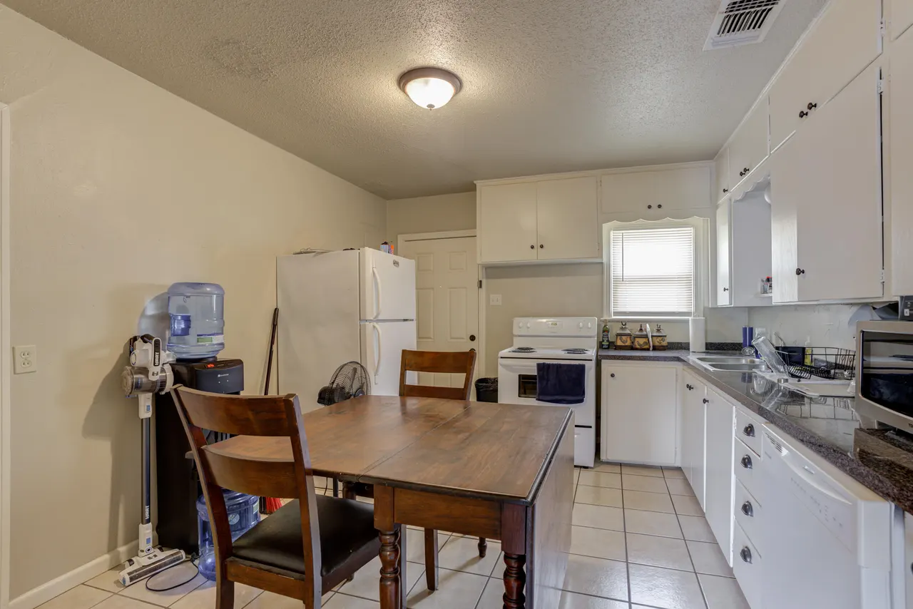 Photo 9 — 2706 37th Street, Lubbock, TX 79413