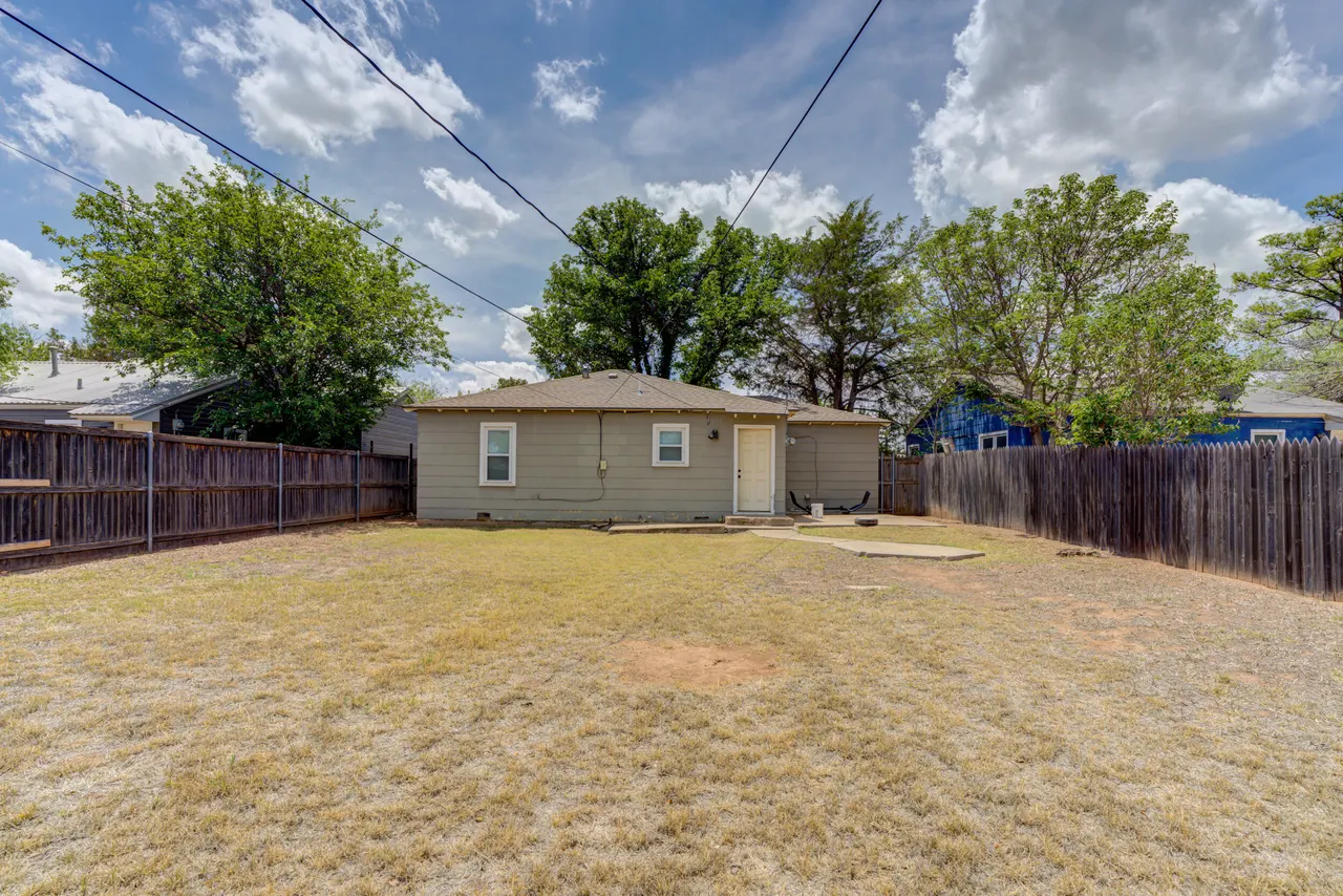 Photo 19 — 2706 37th Street, Lubbock, TX 79413
