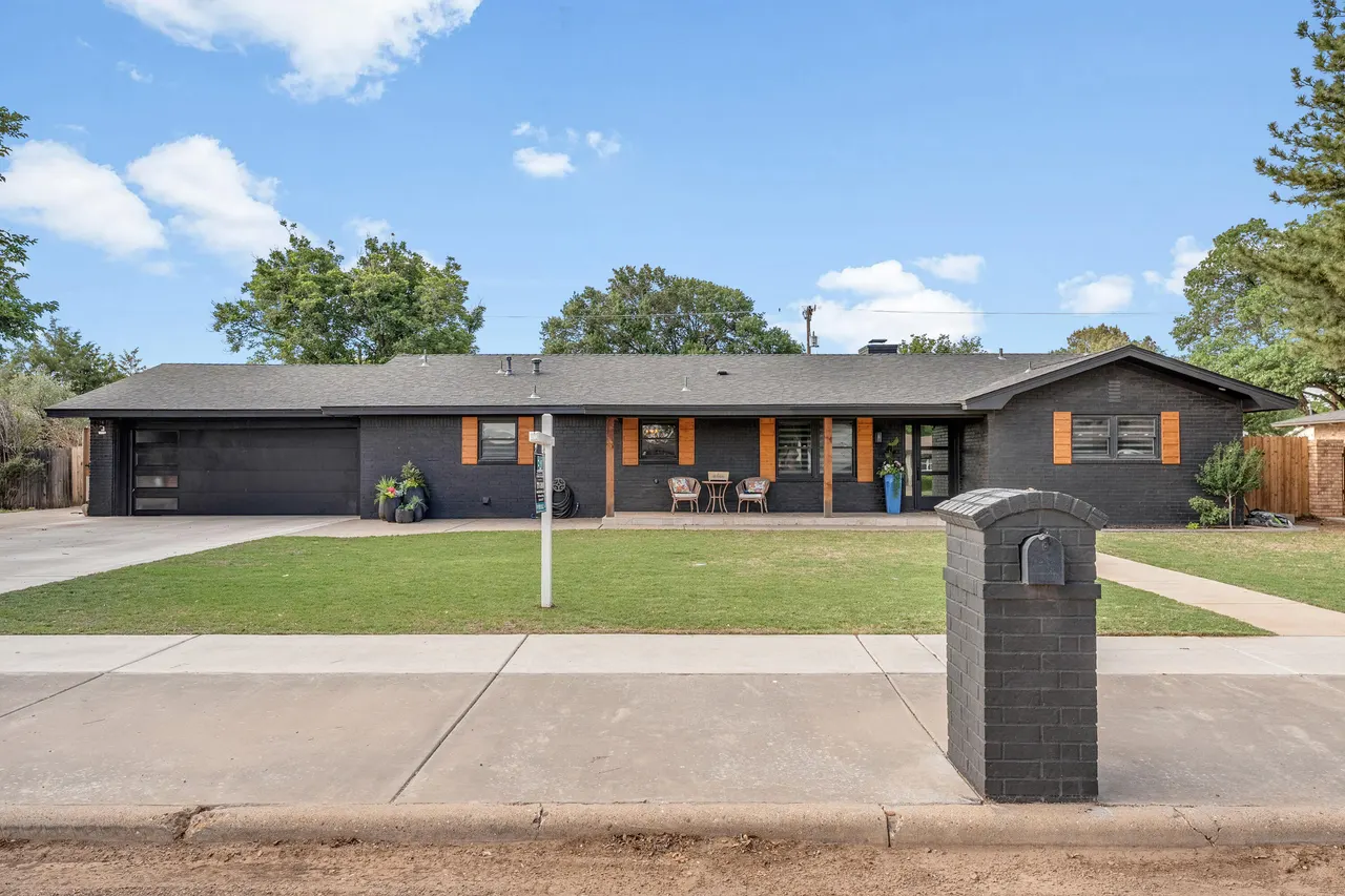 Photo 2 — 1303 8th Street, Shallowater, TX 79363