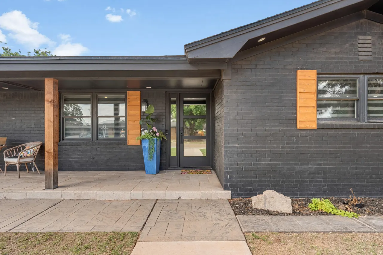 Front exterior — 1303 8th Street, Shallowater, TX 79363