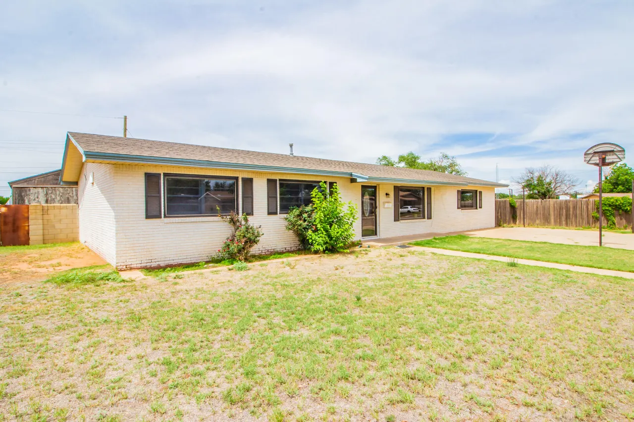 Photo 3 — 302 N 21st Place, Lamesa, TX 79331