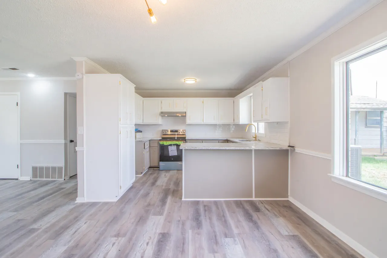 Photo 7 — 302 N 21st Place, Lamesa, TX 79331