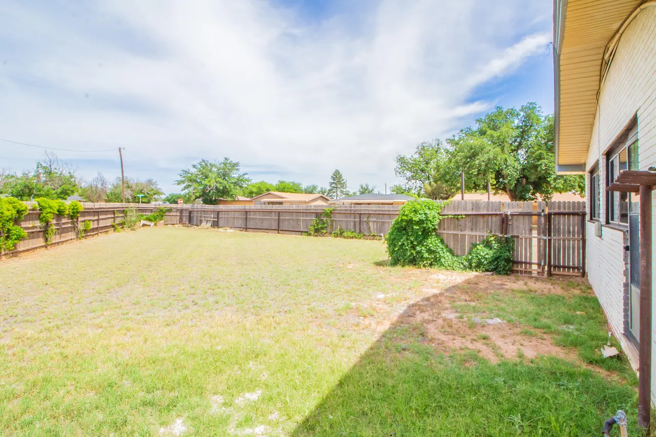 Photo 23 — 302 N 21st Place, Lamesa, TX 79331