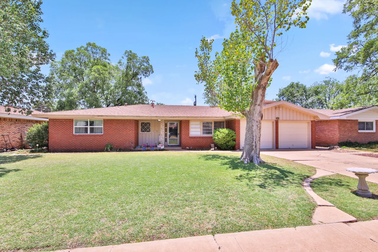 Photo 2 — 2015 53rd Street, Lubbock, TX 79412