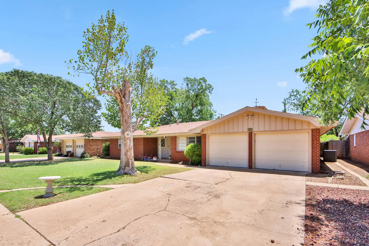 Photo 3 — 2015 53rd Street, Lubbock, TX 79412
