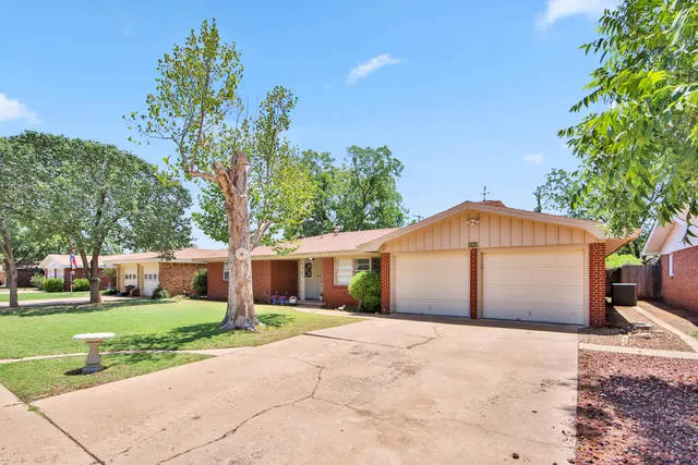 Photo 3 — 2015 53rd Street, Lubbock, TX 79412