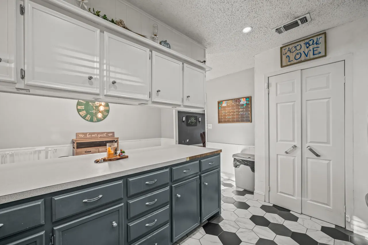 Photo 12 — 8012 Raleigh Avenue, Lubbock, TX 79424