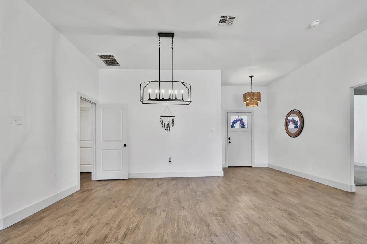 Photo 11 — 1108 N Granby Avenue, Lubbock, TX 79416
