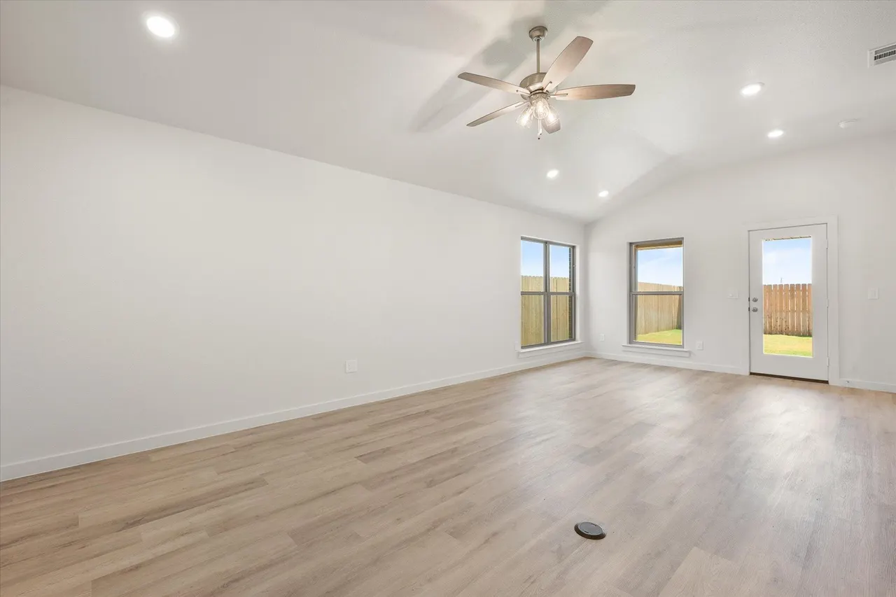 Photo 4 — 7113 14th Street, Lubbock, TX 79416