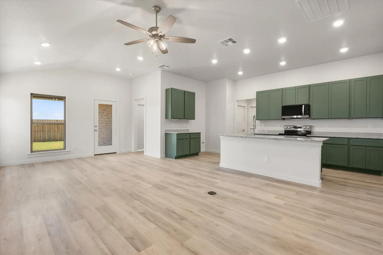 Photo 5 — 7113 14th Street, Lubbock, TX 79416