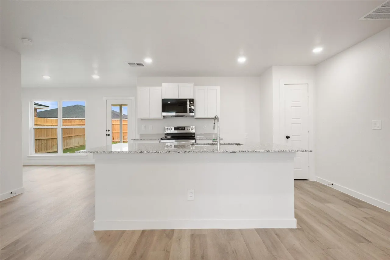 Photo 9 — 8326 25th Street, Lubbock, TX 79407