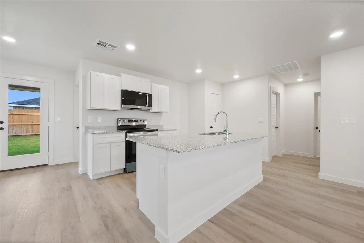 Photo 11 — 8326 25th Street, Lubbock, TX 79407