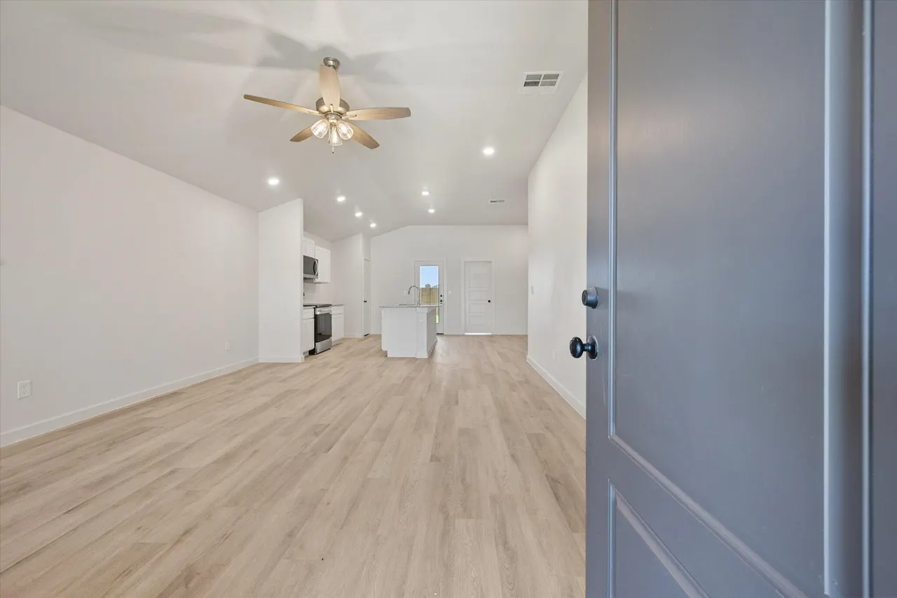 Photo 4 — 2410 Helena Avenue, Lubbock, TX 79407