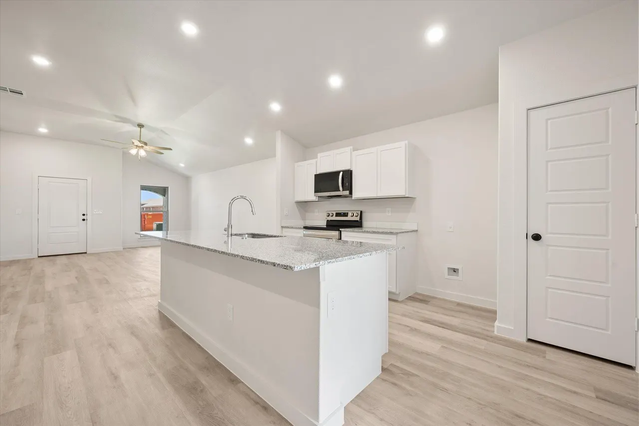 Photo 12 — 2410 Helena Avenue, Lubbock, TX 79407