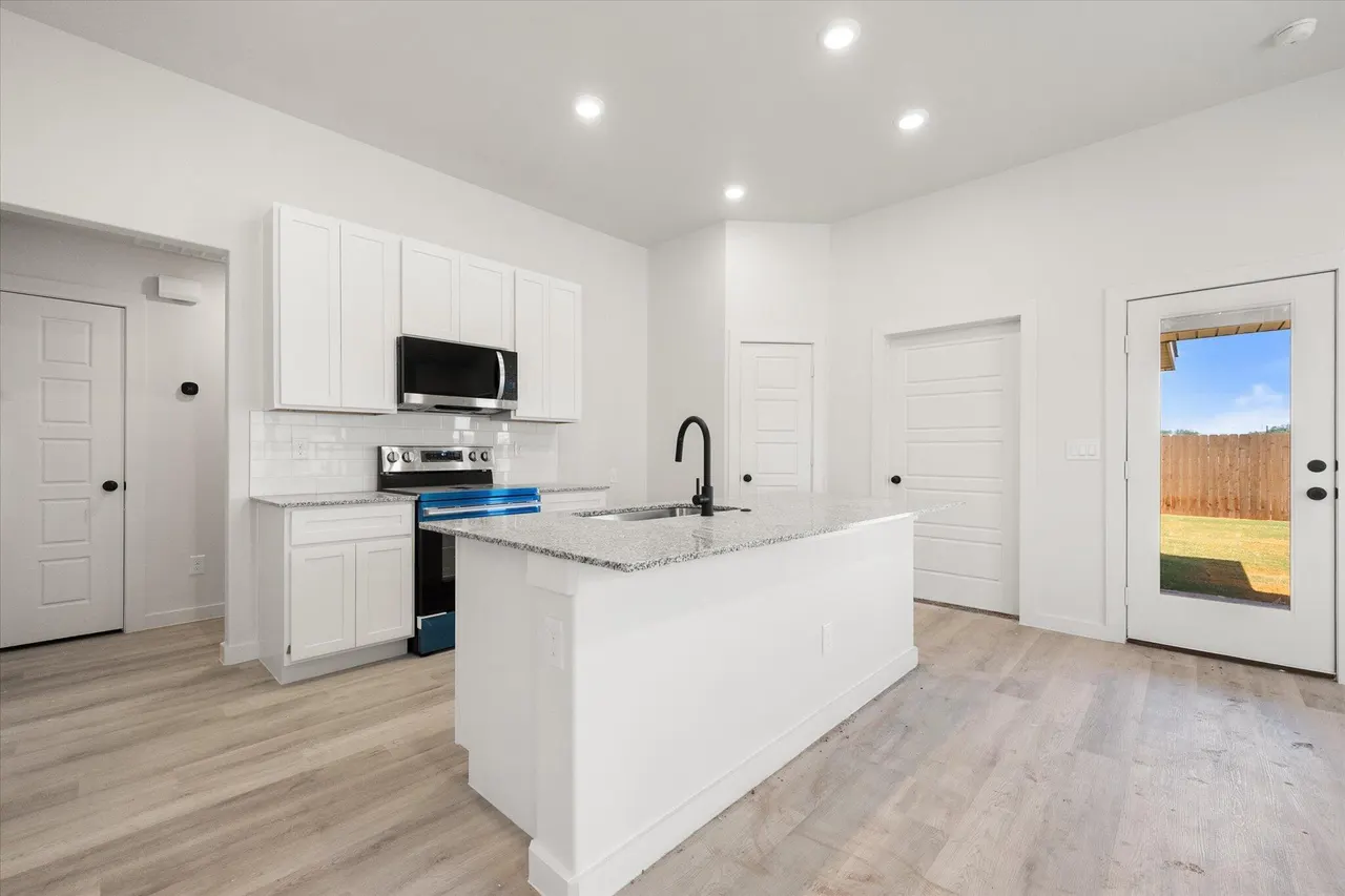 Photo 11 — 2408 Helena Avenue, Lubbock, TX 79407