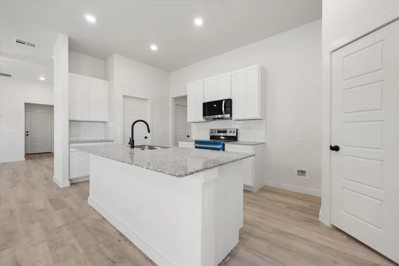 Photo 10 — 2408 Helena Avenue, Lubbock, TX 79407