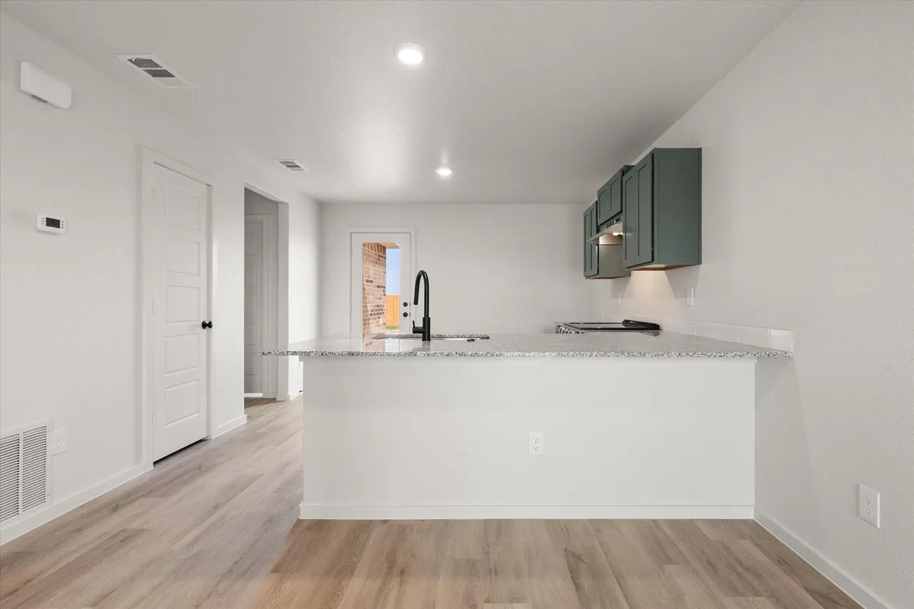 Photo 8 — 5516 Smith Street, Lubbock, TX 79416