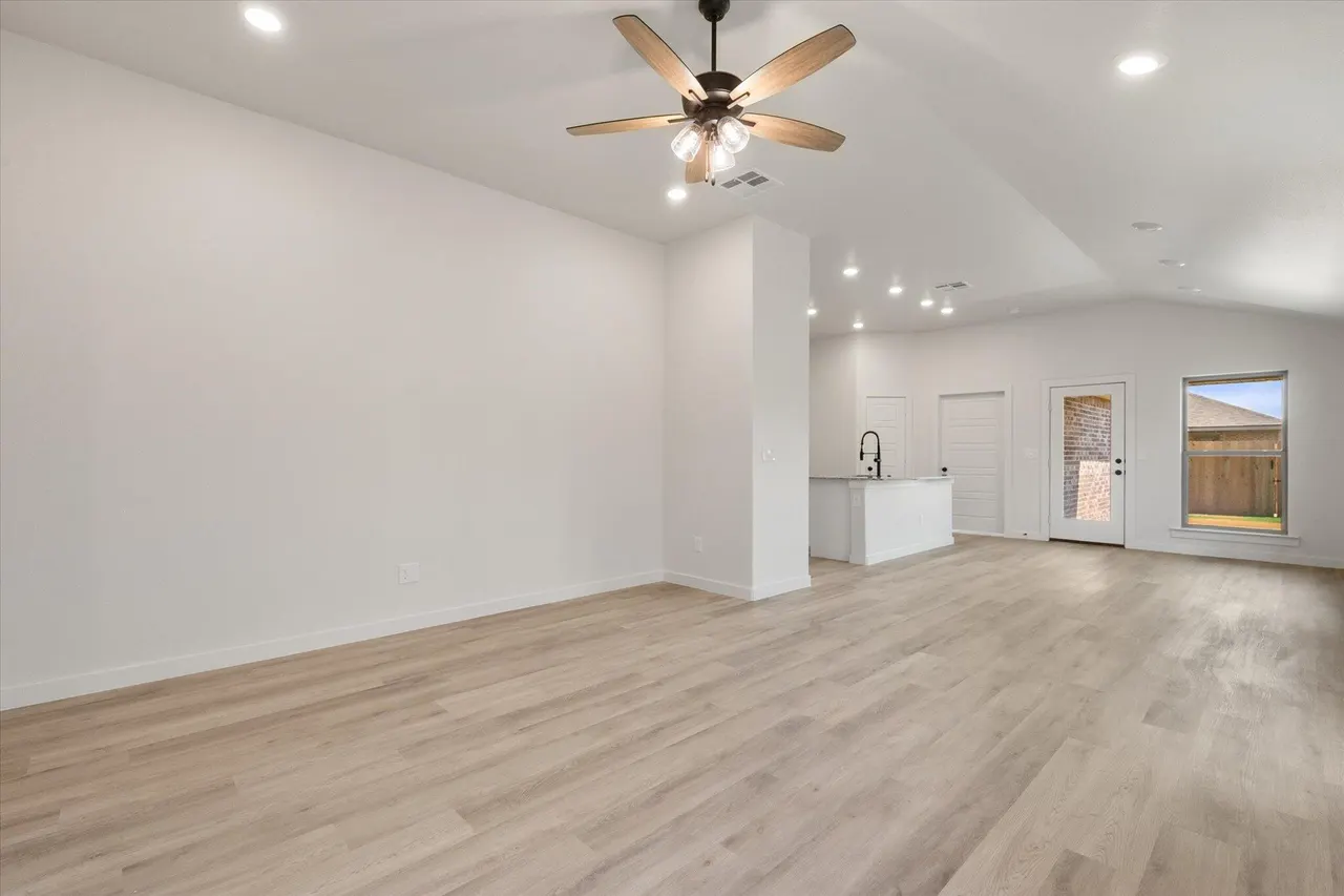 Photo 8 — 5631 Smith Street, Lubbock, TX 79416