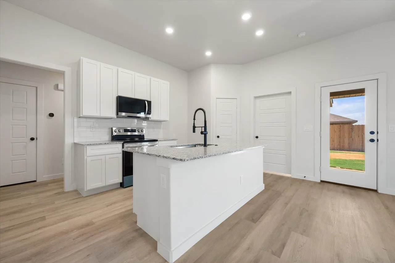 Photo 10 — 5631 Smith Street, Lubbock, TX 79416