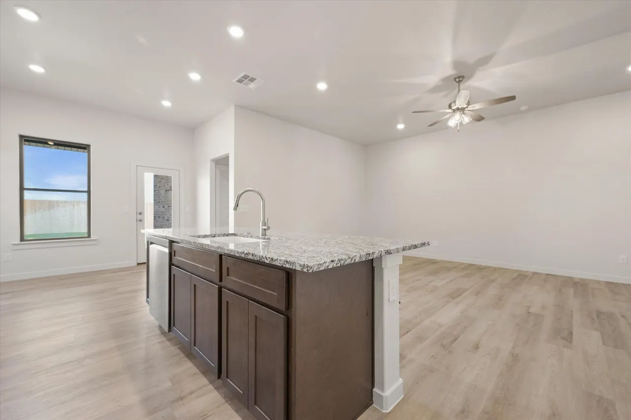 Photo 11 — 6007 Venita Avenue, Lubbock, TX 79407
