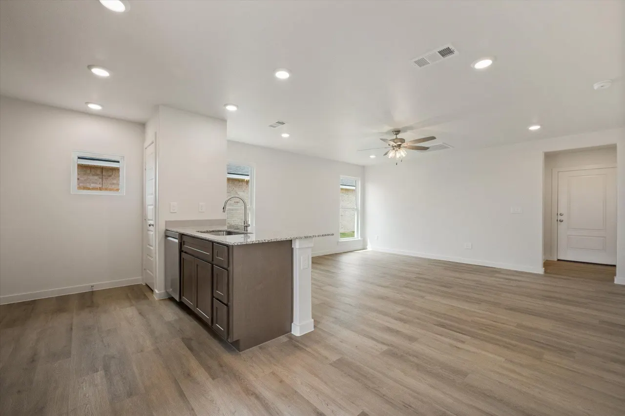 Photo 9 — 7415 64th Street, Lubbock, TX 79407