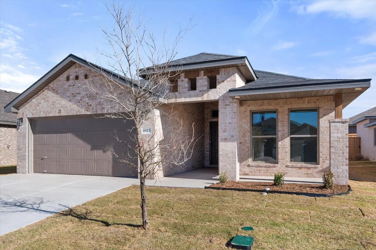 Photo 3 — 6923 53rd Street, Lubbock, TX 79407