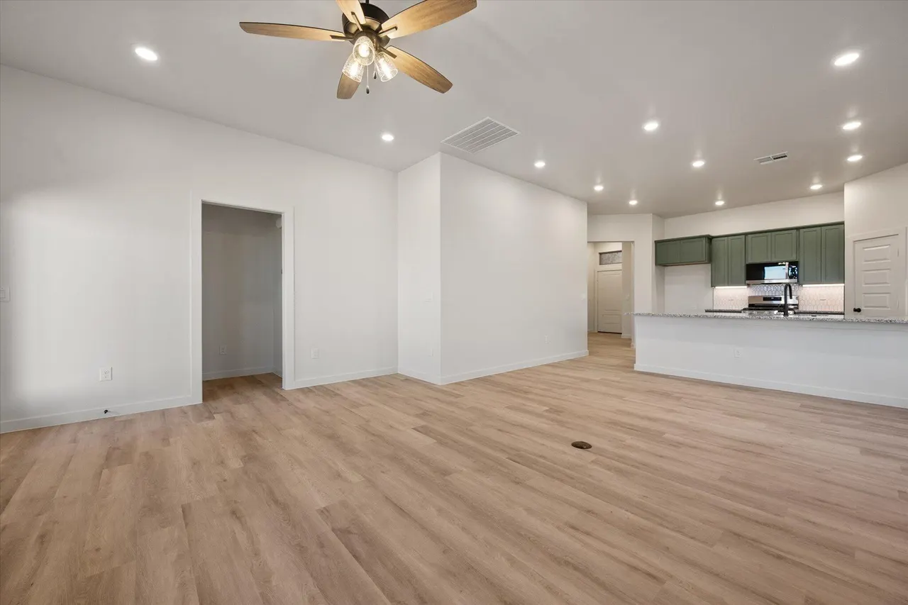 Photo 9 — 6923 53rd Street, Lubbock, TX 79407