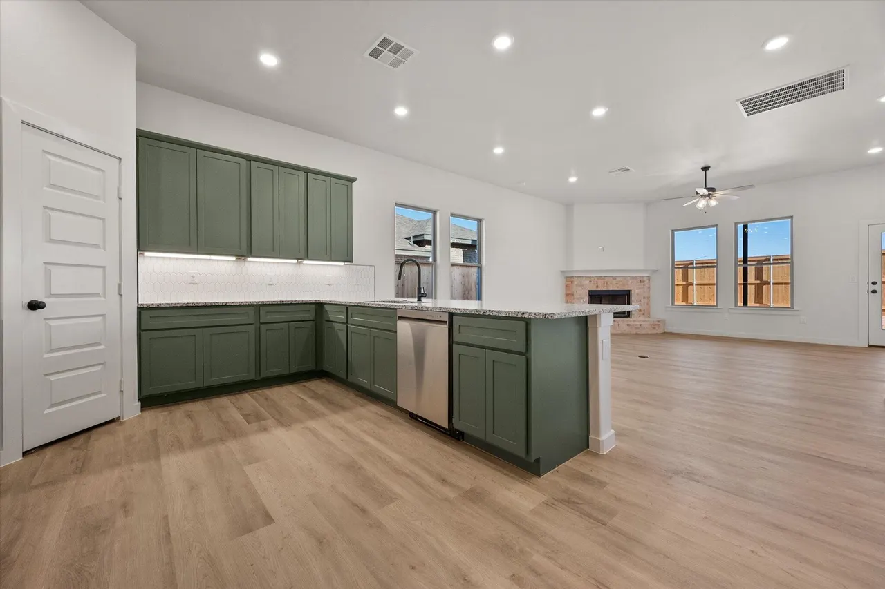 Photo 11 — 6923 53rd Street, Lubbock, TX 79407