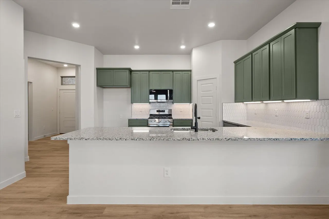 Photo 12 — 6923 53rd Street, Lubbock, TX 79407