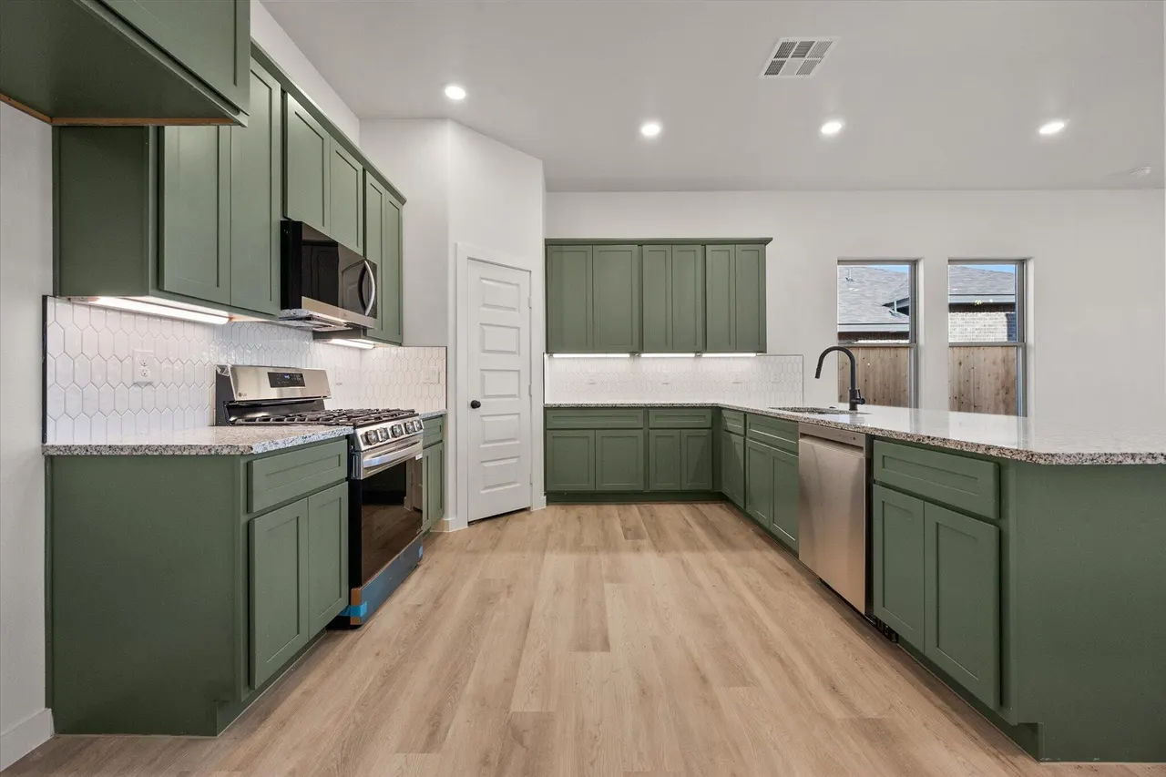 Photo 13 — 6923 53rd Street, Lubbock, TX 79407