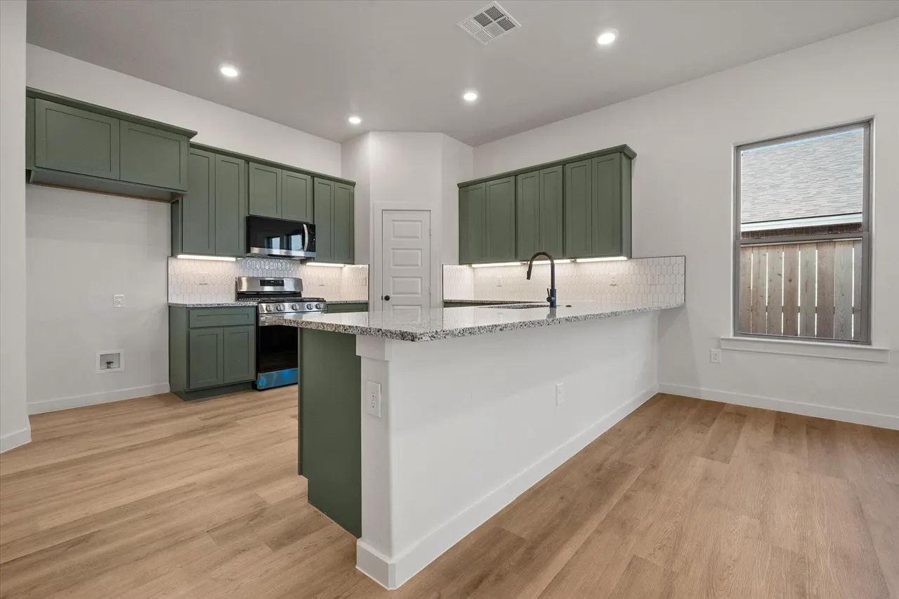 Photo 14 — 6923 53rd Street, Lubbock, TX 79407
