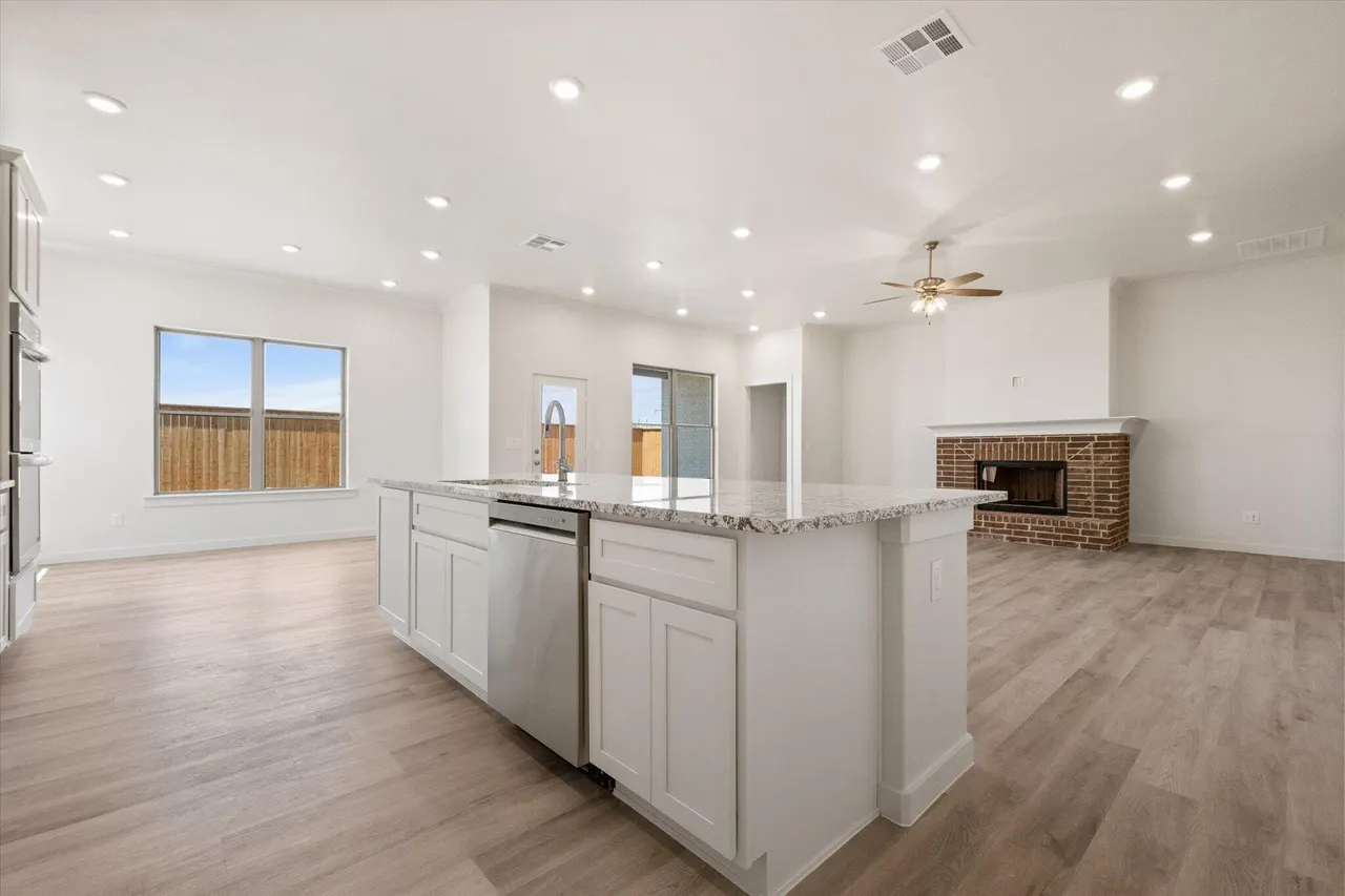 Photo 11 — 6920 53rd Street, Lubbock, TX 79407