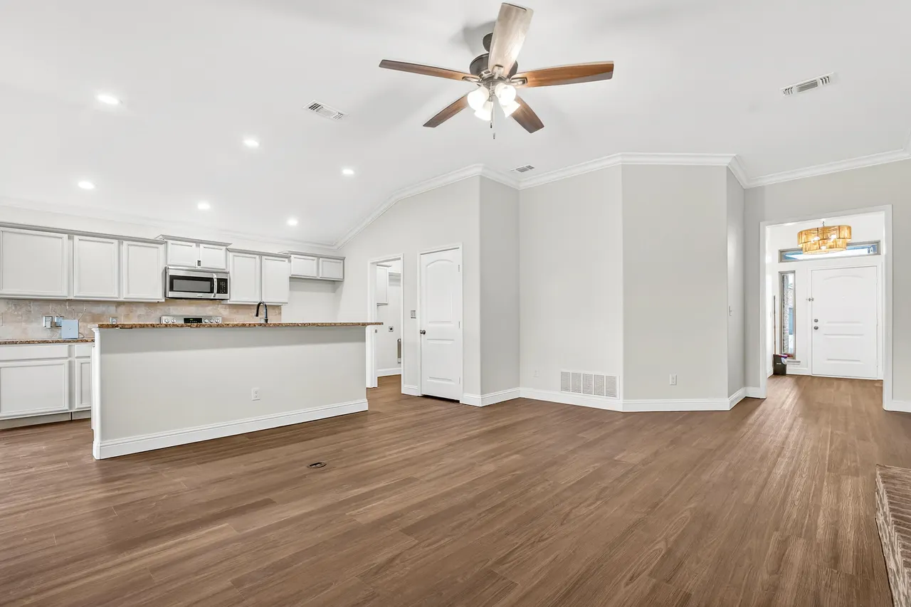 Photo 3 — 7049 95th Street, Lubbock, TX 79424